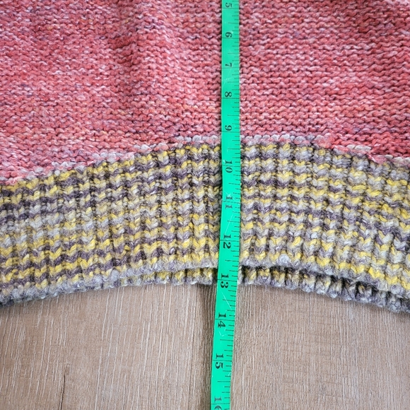 Urban Outfitters Cropped Sweater with Stripped Arms Size Small - Picture 5 of 6